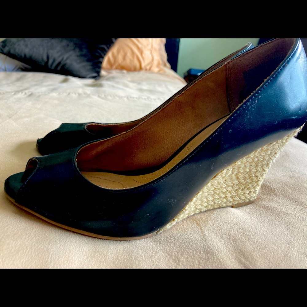 Black wedge heels
